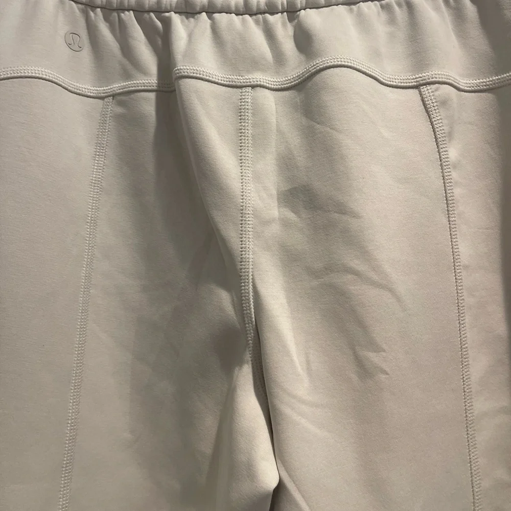 Lululemon Softstreme HR Straight Leg Cropped Pant 24” - Picture 5 of 6
